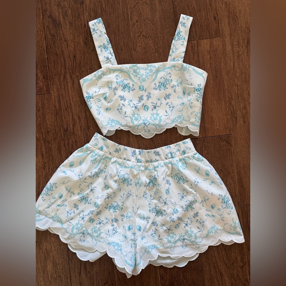 Women’s Two-Piece Floral Crop Top & Shorts Set - White & Light Blue